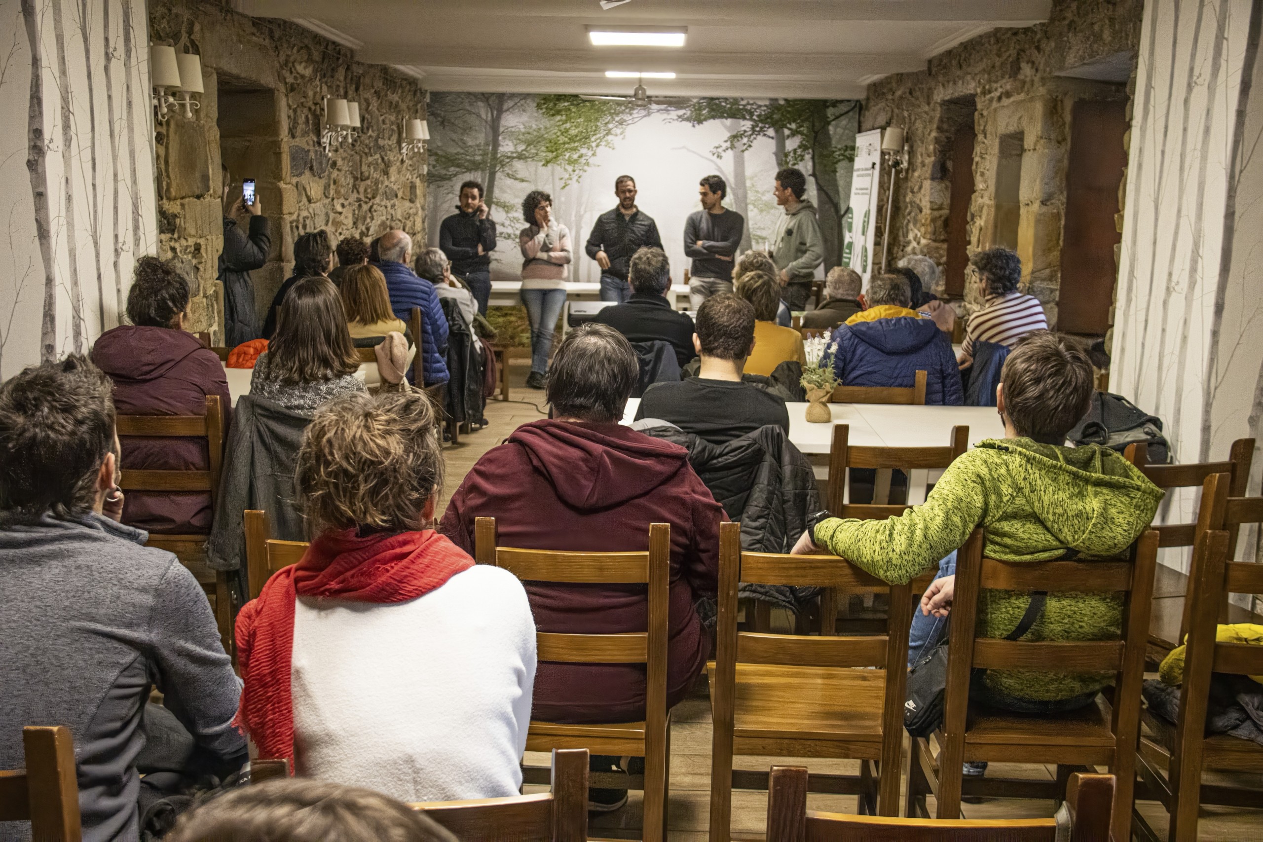 Fotografía de la charla coloquio sobre la soberanía alimentaria dentro del programa de talleres de Barne Begiradak